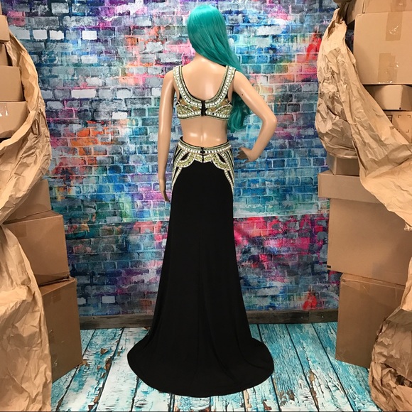 SHERRI HILL Beautiful Beaded Gown! #50297 - Picture 6 of 8